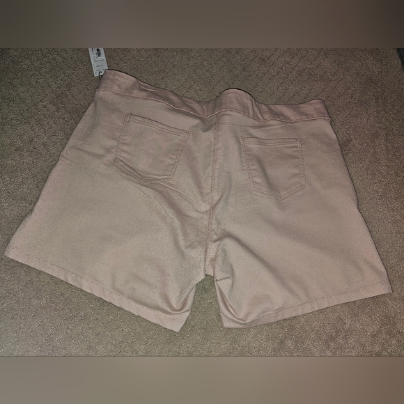 Liz Claiborne Womens Plus Size Pink Midrise Shorts - Picture 3 of 3